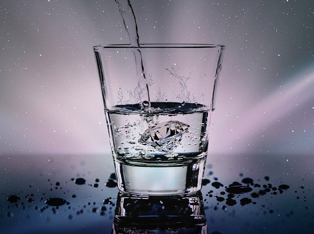 نوشیدن آب کافی برای حفظ سلامت دستگاه گوارش