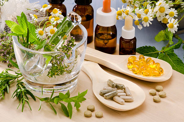 نقش گیاهان دارویی در زندگی انسان 3 گیاهان دارویی در مقایسه با داروهای شیمیایی